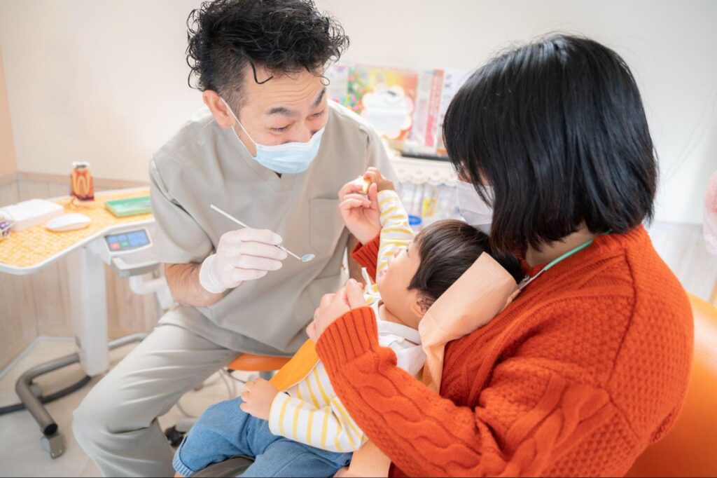 歯科医師を怖がる子ども