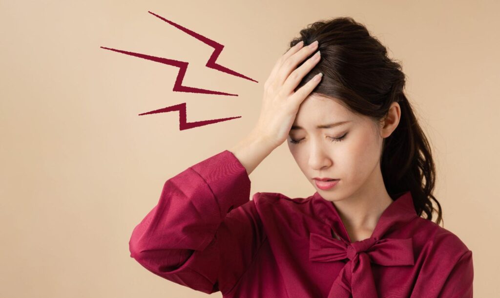 頭痛がする女性